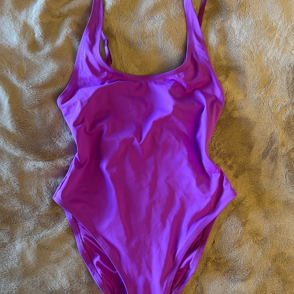 Skims Scoop One Piece Swimsuit, NWT, Size Medium, Violet - Picture 4 of 7